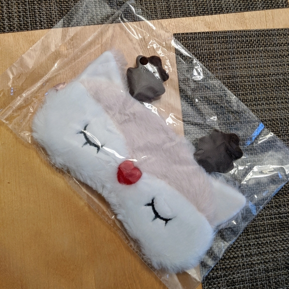 NEW Sleep Mask - Cute Soft and Satin Reindeer - Picture 4 of 4